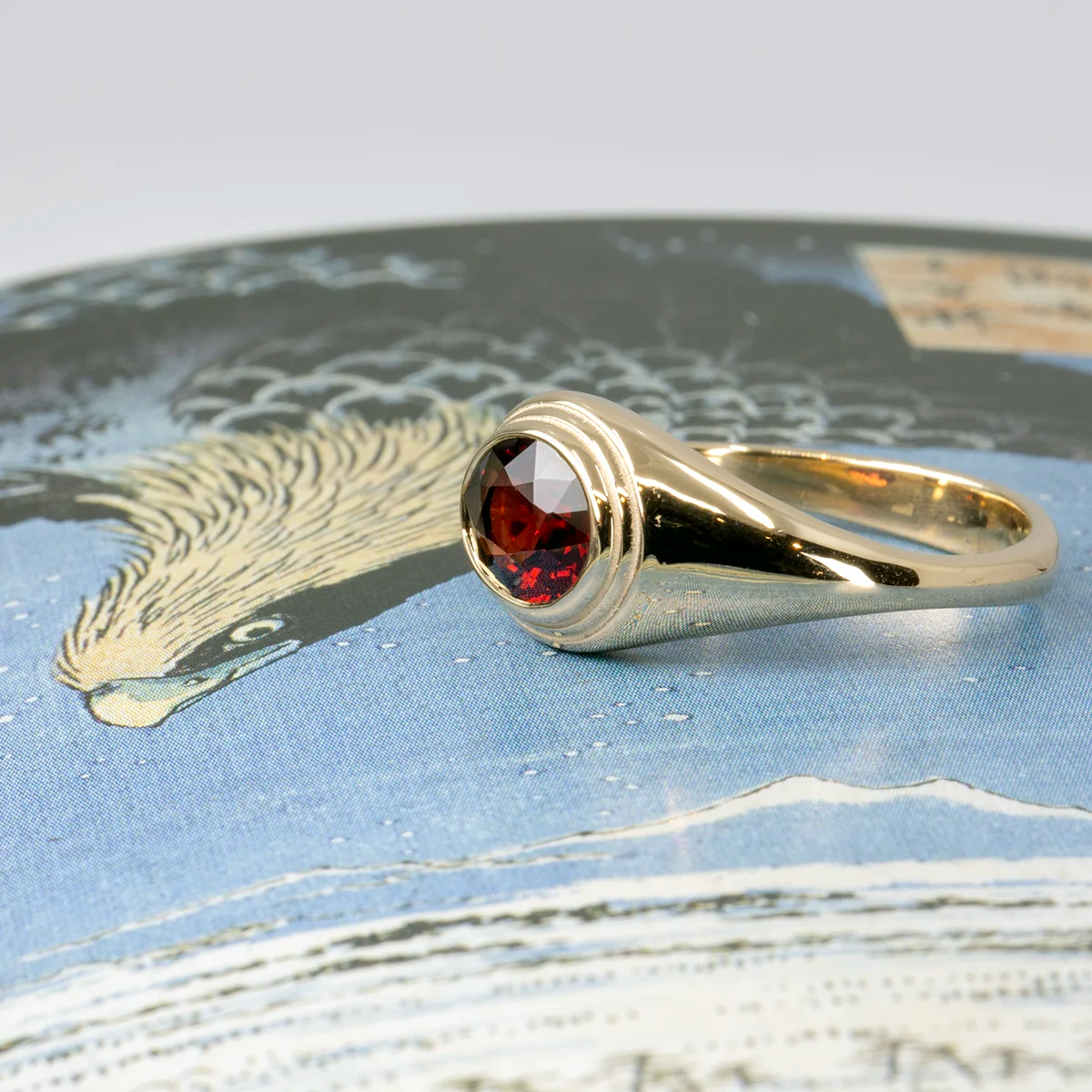 BEZEL OVAL PYROPE | Yellow Gold Ring