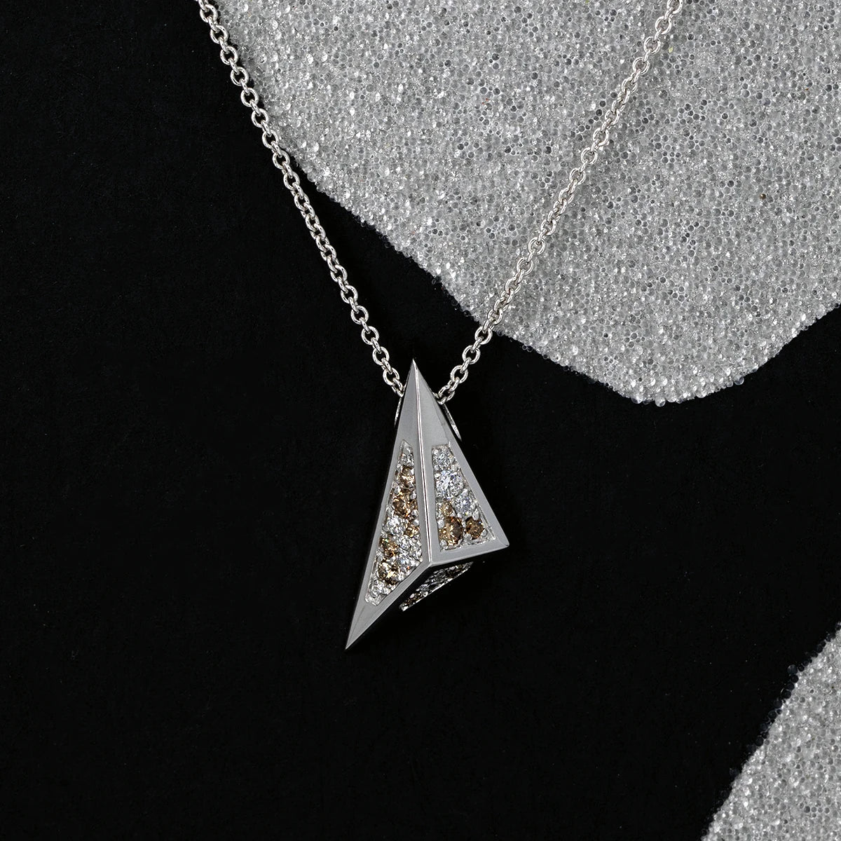 PYRAMIDAL DIAMOND PENDANT | White Gold