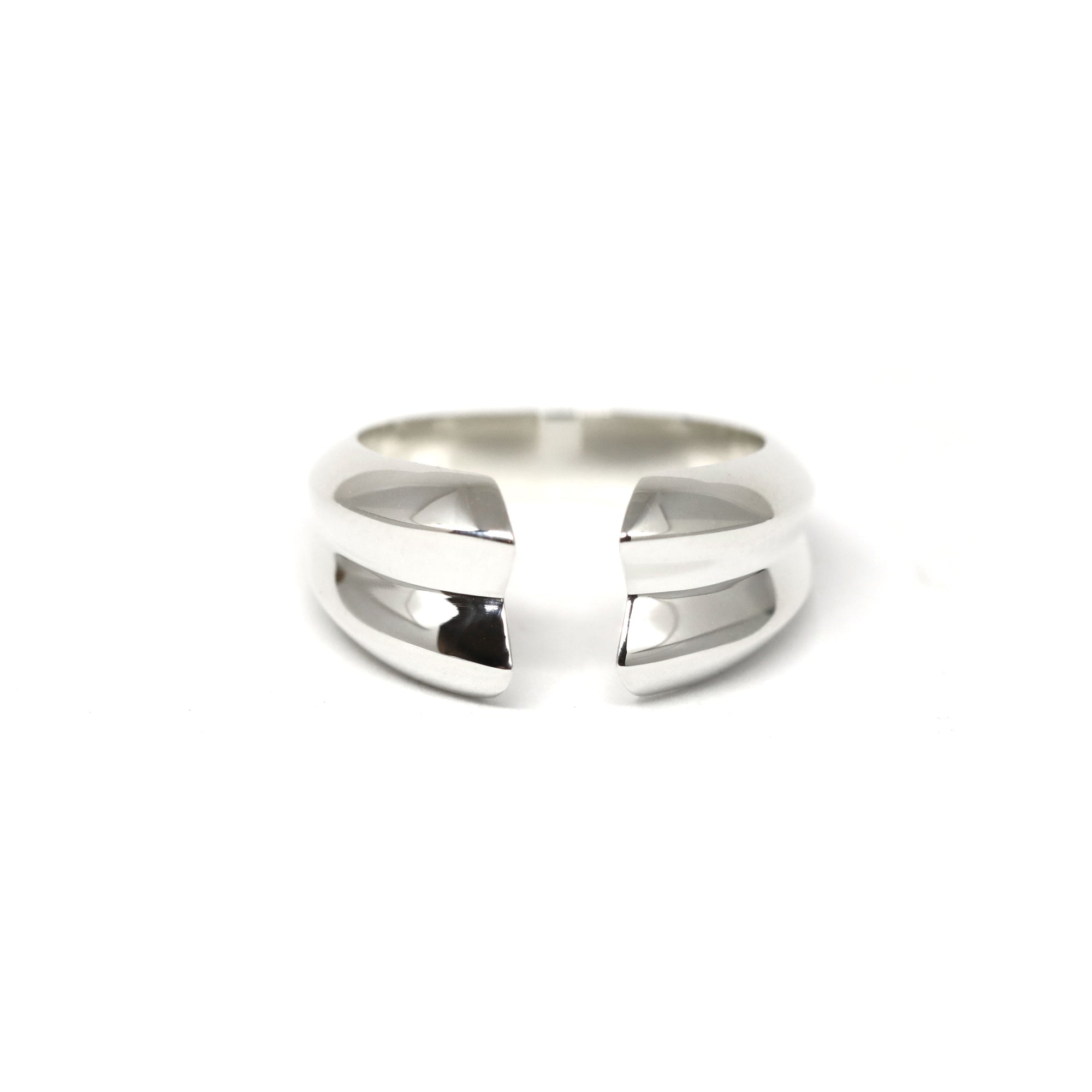 Side view of Frill Ring in White Gold – A structured and edgy designer ring with smooth, polished curves.