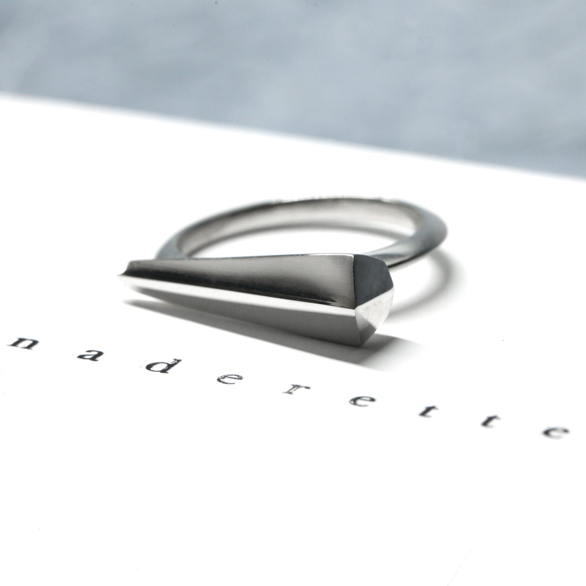 Side view of Spine Ring in White Gold – A bold and avant-garde gold ring, crafted for statement wear.