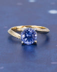ROUND SAPPHIRE TWO TONS TWIST BAND | Yellow & White Gold