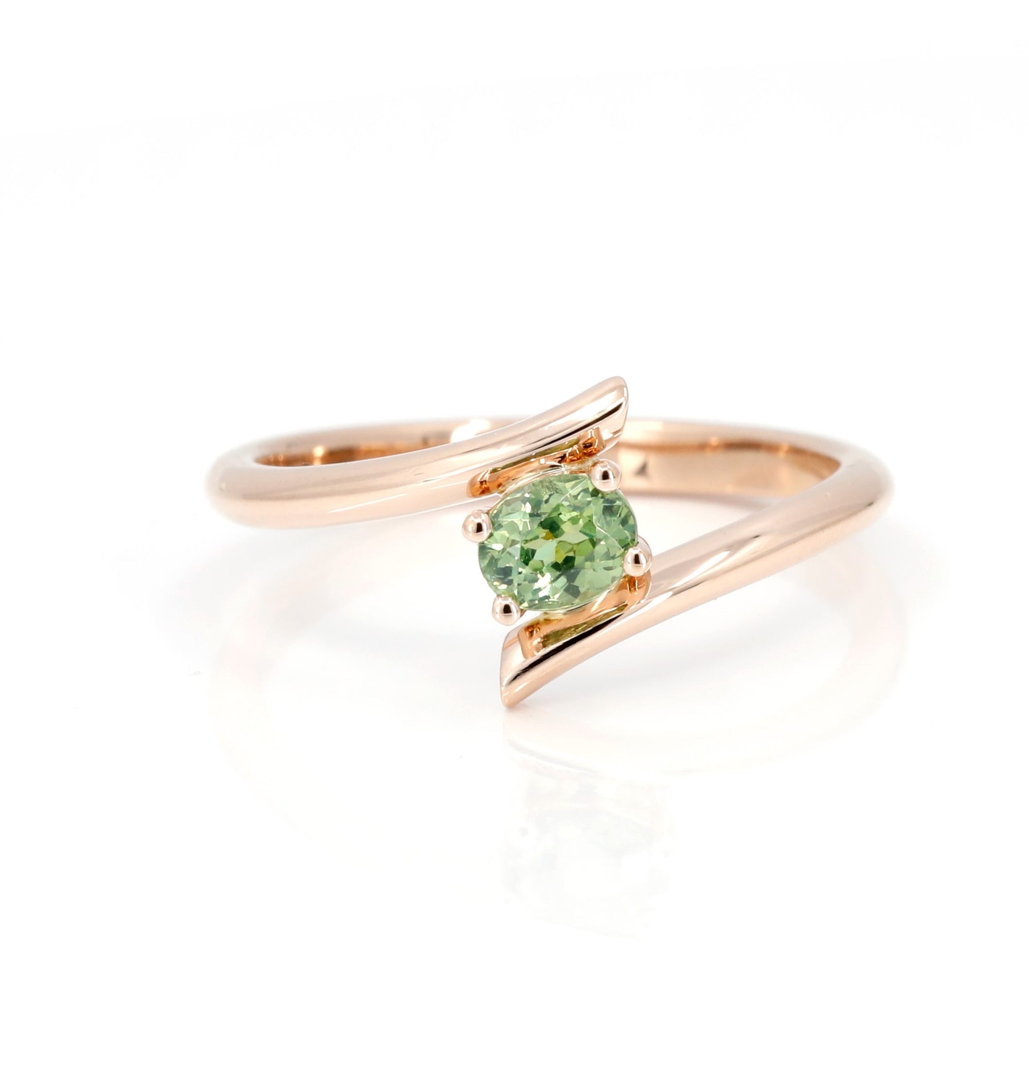 oval sahpe demantoid garnet gemstone rose gold twist bena jewelry ring made in montreal on white background