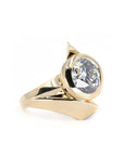 EDGY ROUND DIAMOND BOLD RING | Yellow Gold