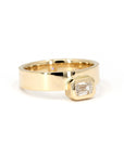 BOXY BEZEL EMERALD DIAMOND | Yellow Gold Ring