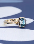 NIGHT BLUE EMERALD DIAMOND BEZEL SETTING | Yellow Gold