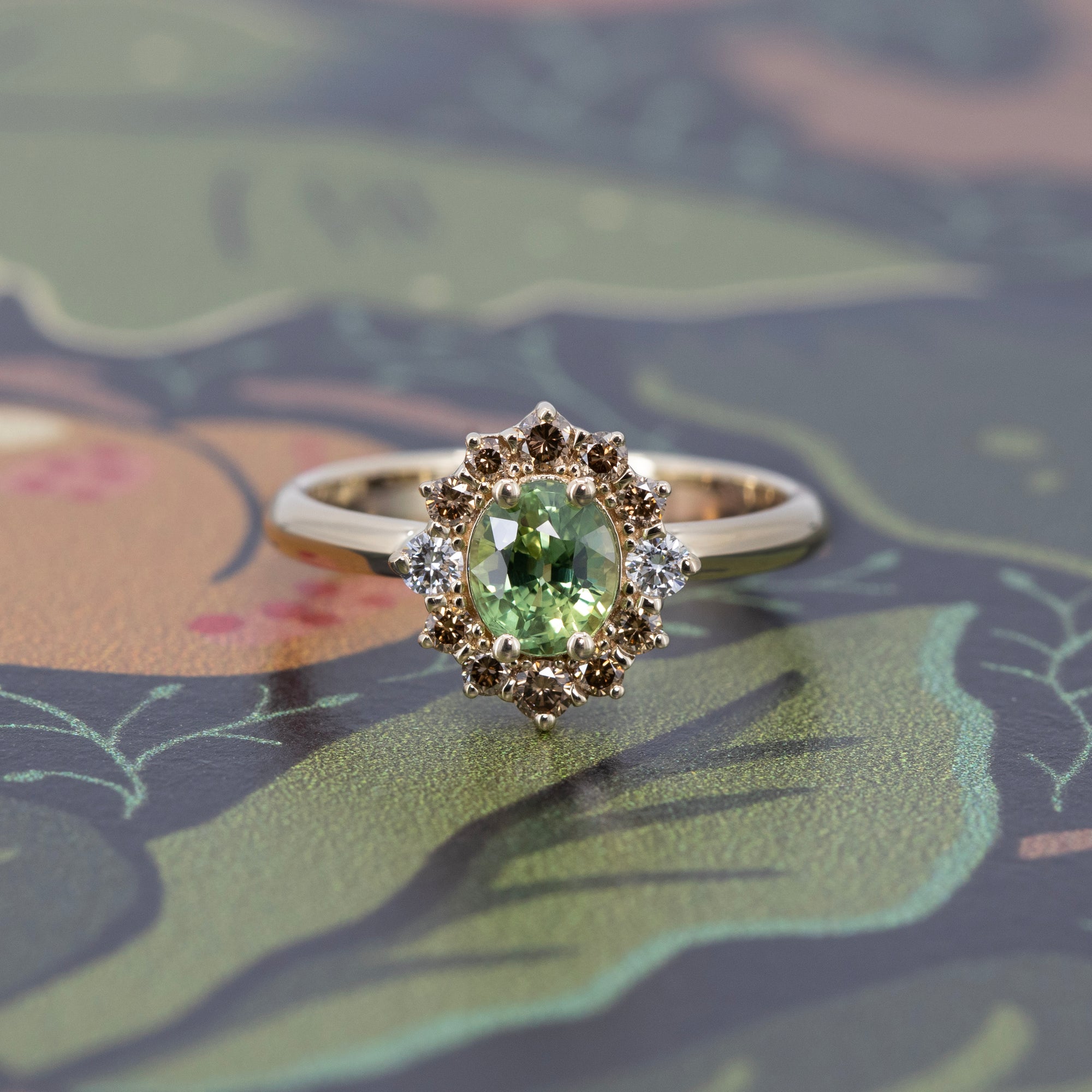 GREEN SAPPHIRE & GOLDEN HALO | Yellow Gold Ring