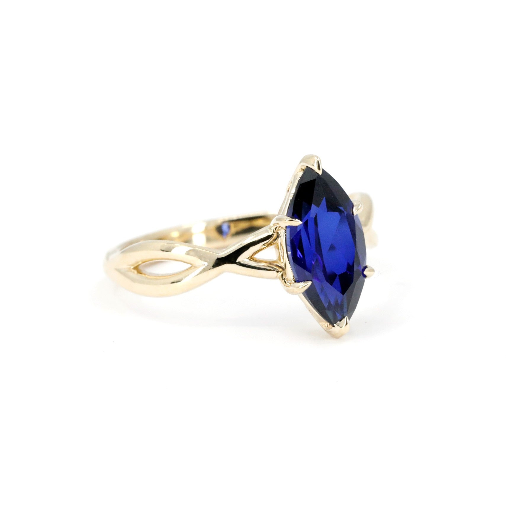 TWIST MARQUISE SAPPHIRE RING | Yellow Gold