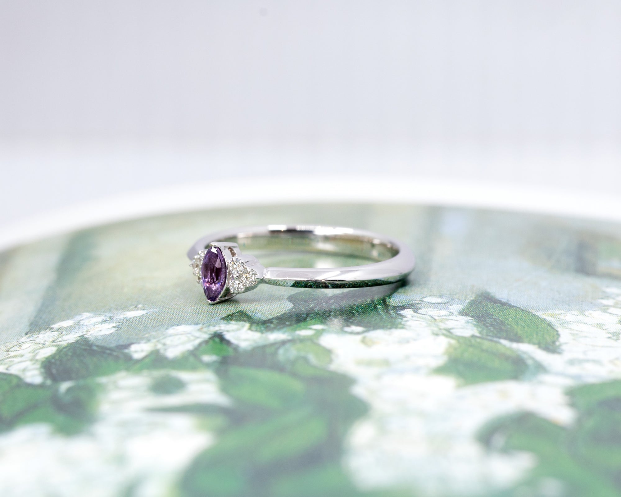 Close-up of the Désir Ring, designed in Montreal by Bena Jewelry – A refined sapphire and diamond ring, offering a sophisticated yet alternative bridal look.