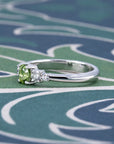 GREEN OVAL SAPPHIRE PRELUDE RING | White Gold