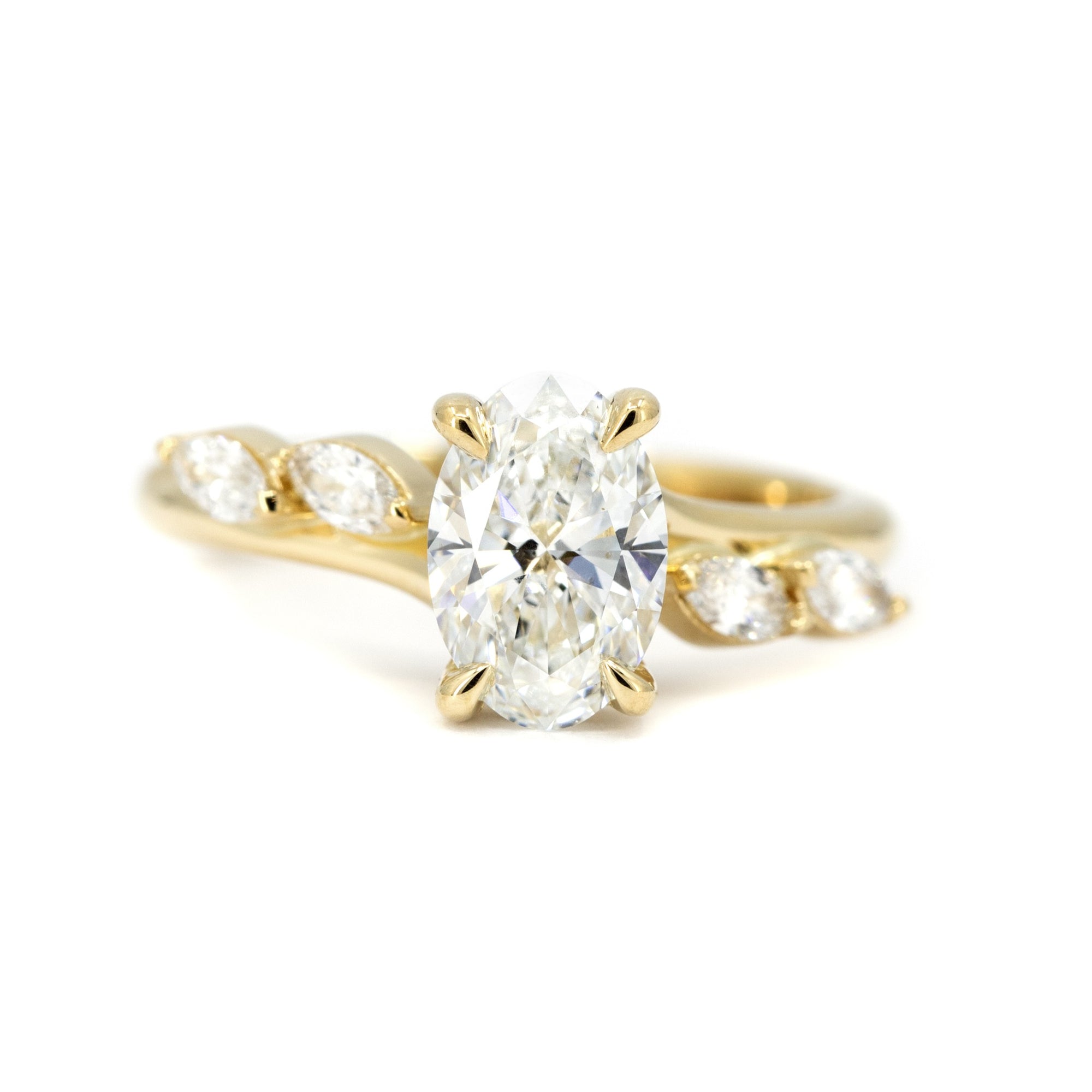 OVAL DIAMOND MARQUISE SIDE | Yellow Gold