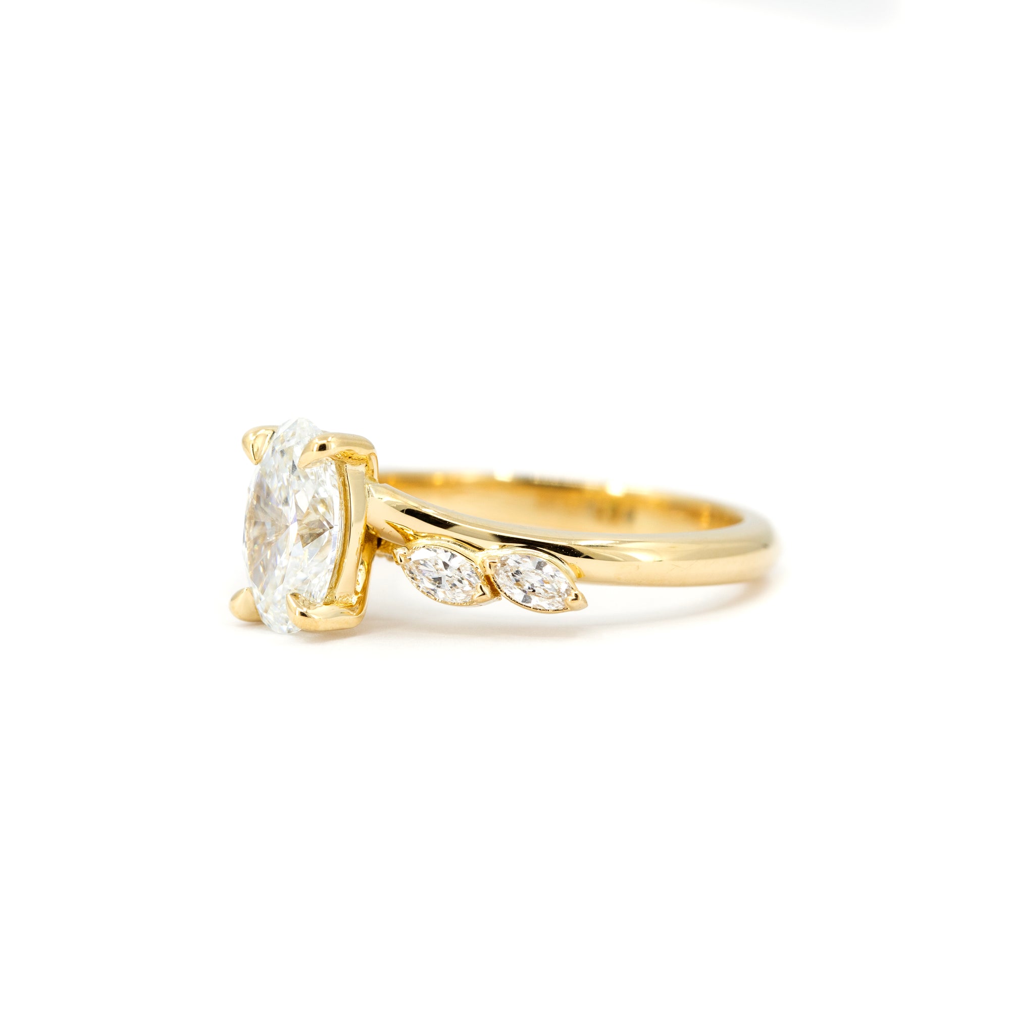 OVAL DIAMOND MARQUISE SIDE | Yellow Gold