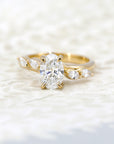 OVAL DIAMOND MARQUISE SIDE | Yellow Gold