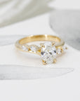 OVAL DIAMOND MARQUISE SIDE | Yellow Gold