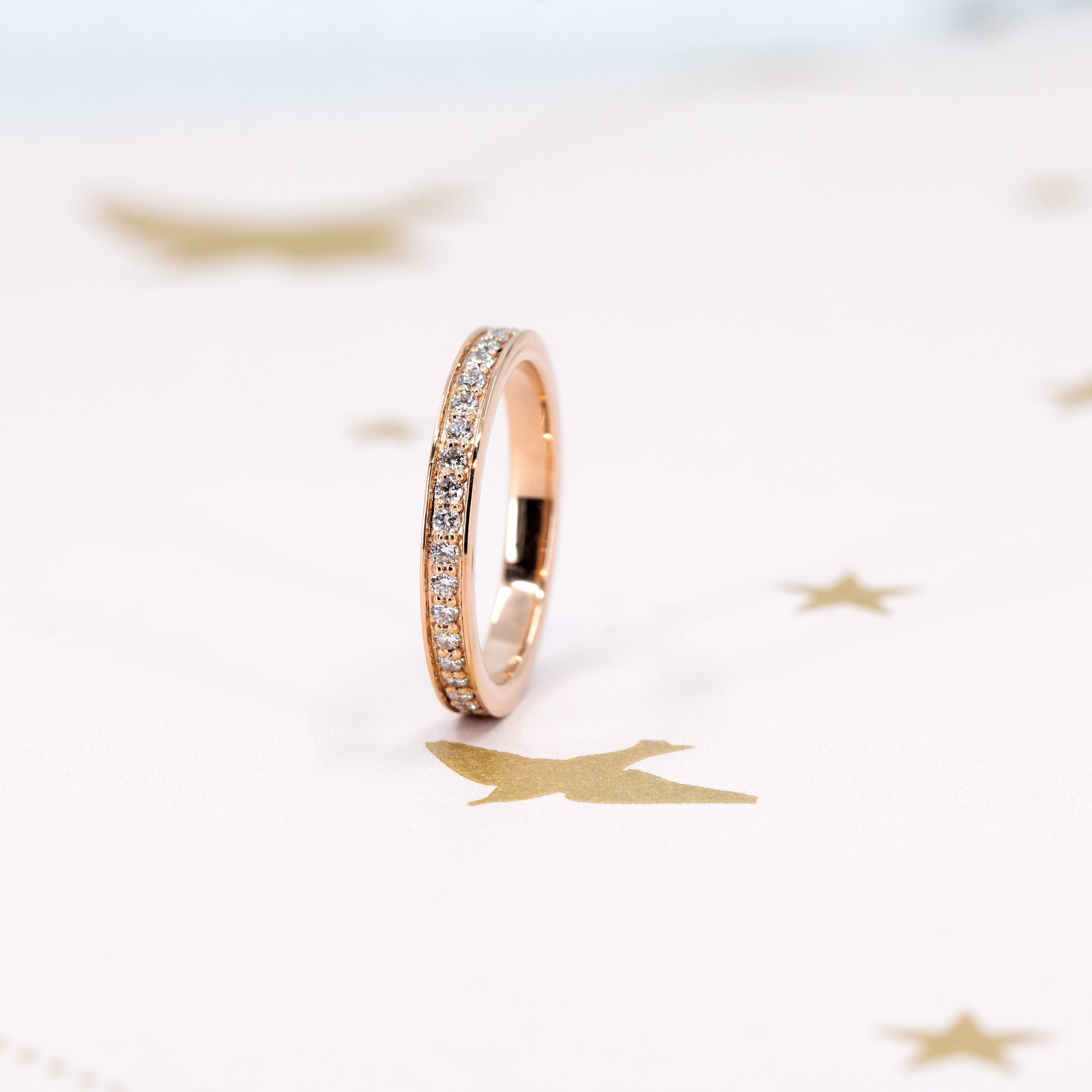 Stylish and modern rose gold wedding band with brilliant 1.50 mm lab-grown diamonds, handcrafted in Montreal. This piece is perfect for creating a personalized stacked ring look with other elegant jewelry.
