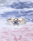 ROUND DIAMOND TWIST BAND PINK SIDE DIAMOND | White Gold