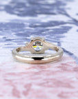 ROUND DIAMOND TWIST BAND PINK SIDE DIAMOND | White Gold