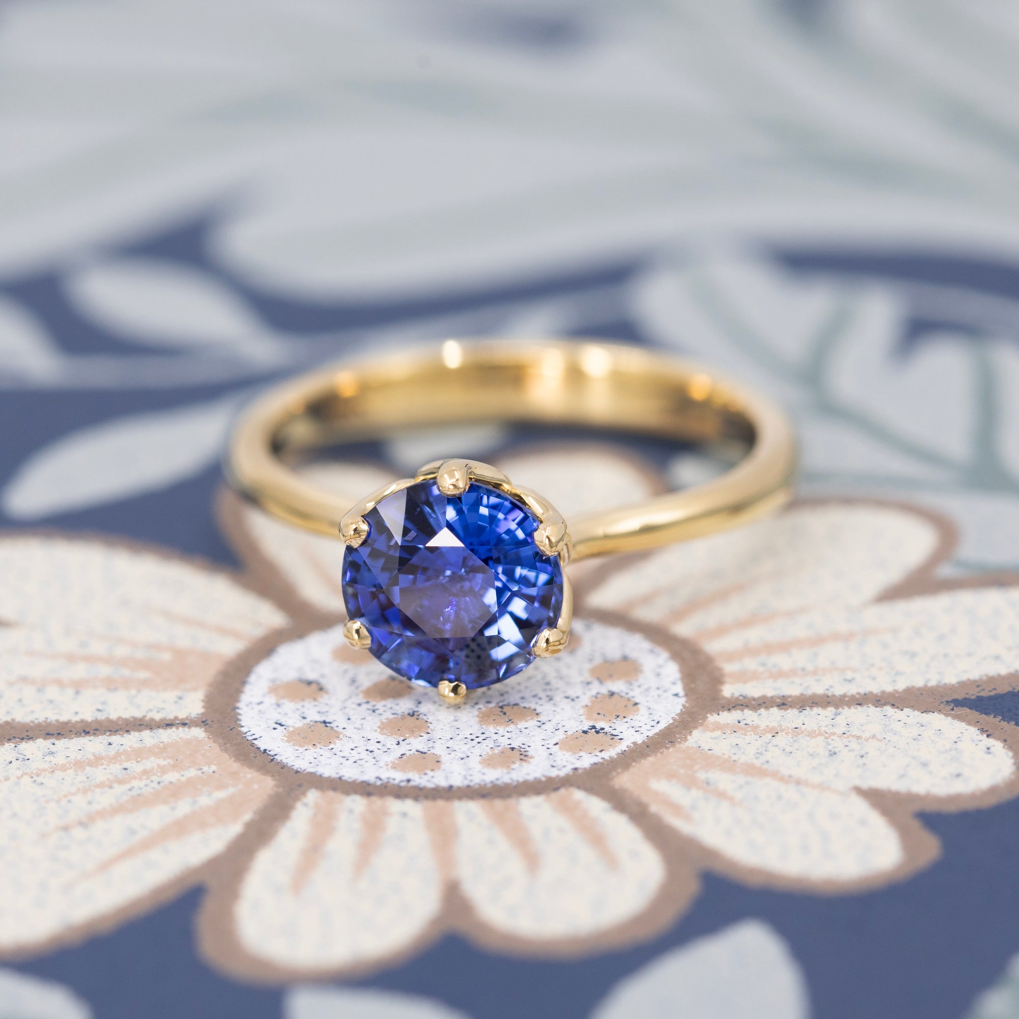 VIVID BLUE ROUND SAPPHIRE | Yellow Gold