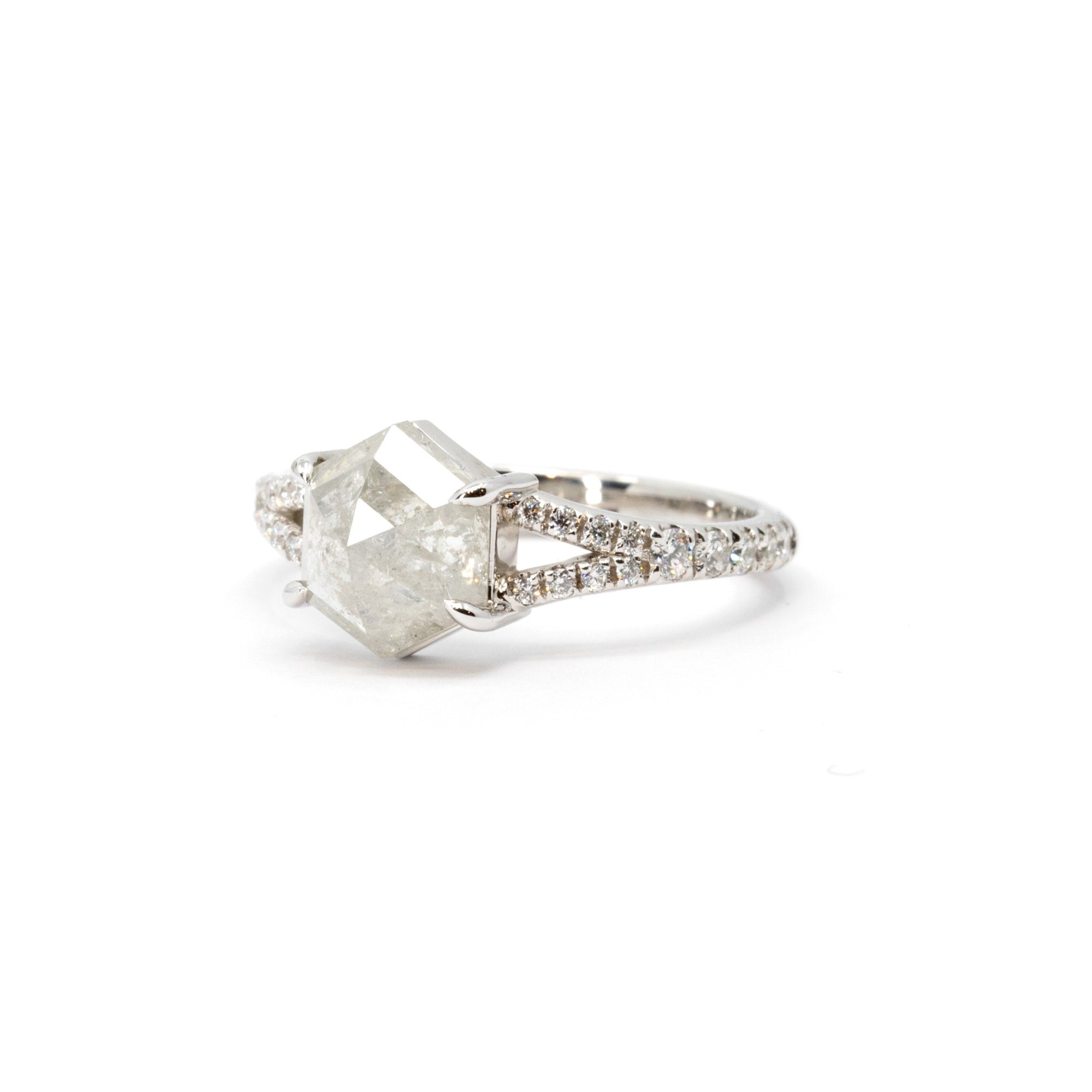 Side view of a hexagonal salt and pepper diamond ring with a split shank band. Custom-made bridal jewelry crafted by Bena Jewelry in Montreal, featuring a natural gemstone.
