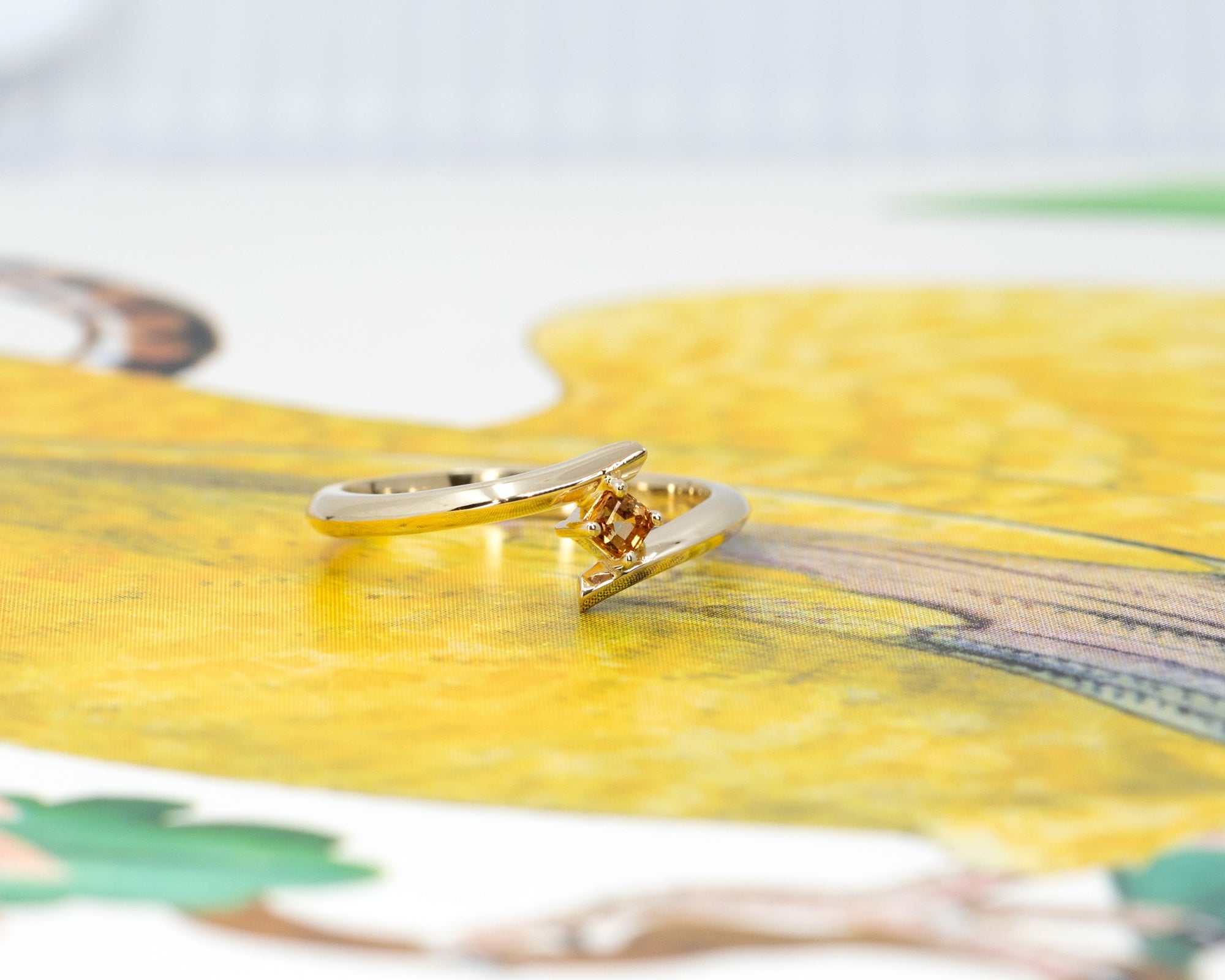 Golden Sapphire Yellow Gold Kink Ring