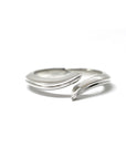 Close-up of Kink Ring in White Gold – A contemporary fine jewelry piece featuring a fluid, polished structure with a bold, sculptural edge.