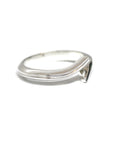 Side view of Kink Ring in White Gold – A stylish asymmetrical ring with an open design, reflecting light beautifully on its high-polish surface.