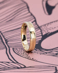 CENTRAL TRACE MEN WEDDING BAND | Yellow Gold