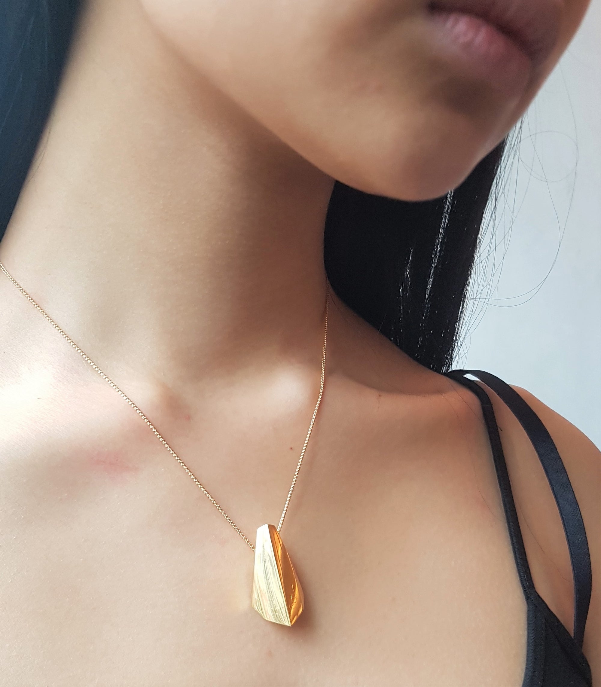 Girl wearing statement edgy vermeil gold pendant unisexe jewelry handmade in montreal bena jewelry custom made jewelry designer canada minimalist fine jewelry montreal