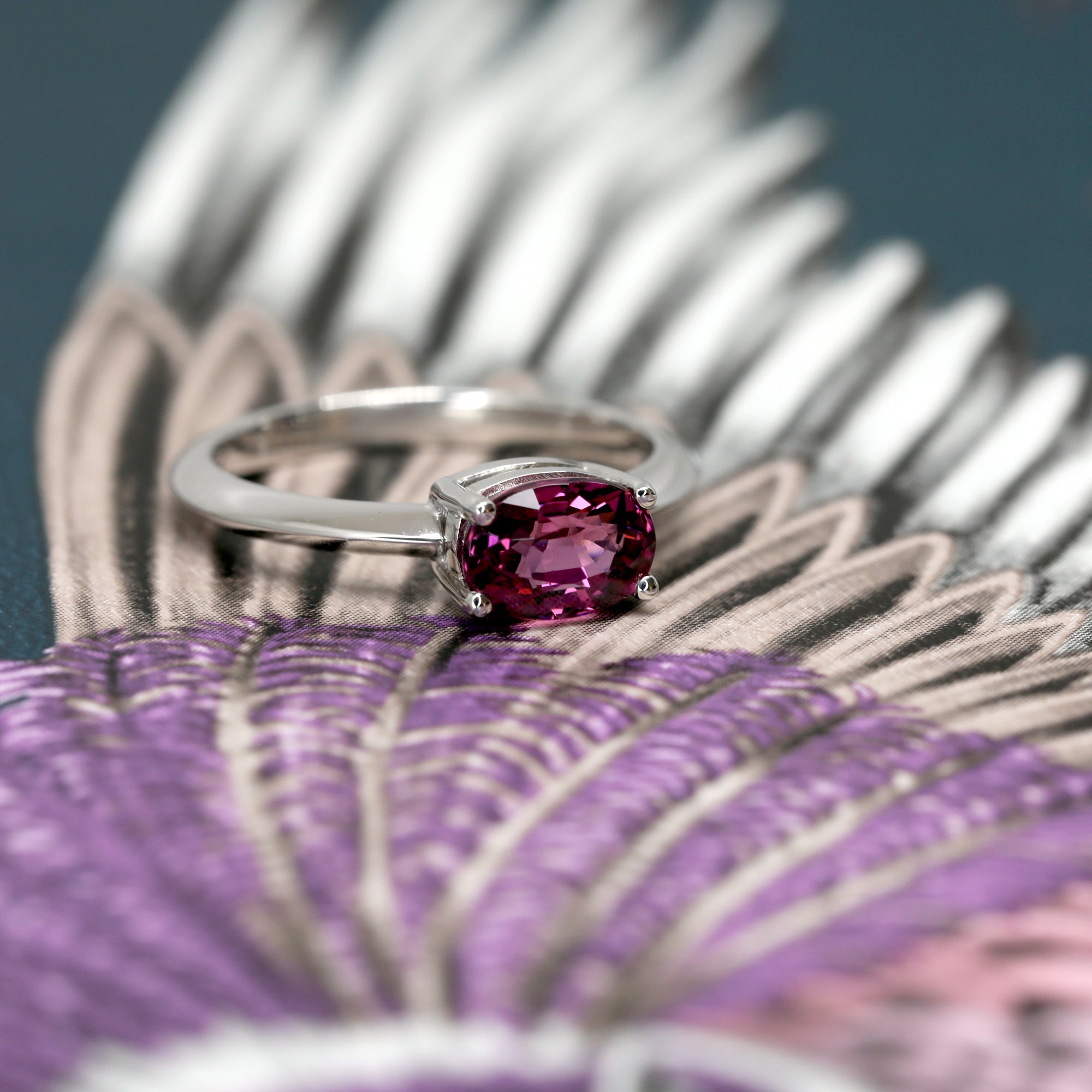 Side view of bena jewelry oval rhodolite garnet montreal made color gemstone minimalist jewelry red garnet montreal fine jewelry little italy oval shape garnet ring