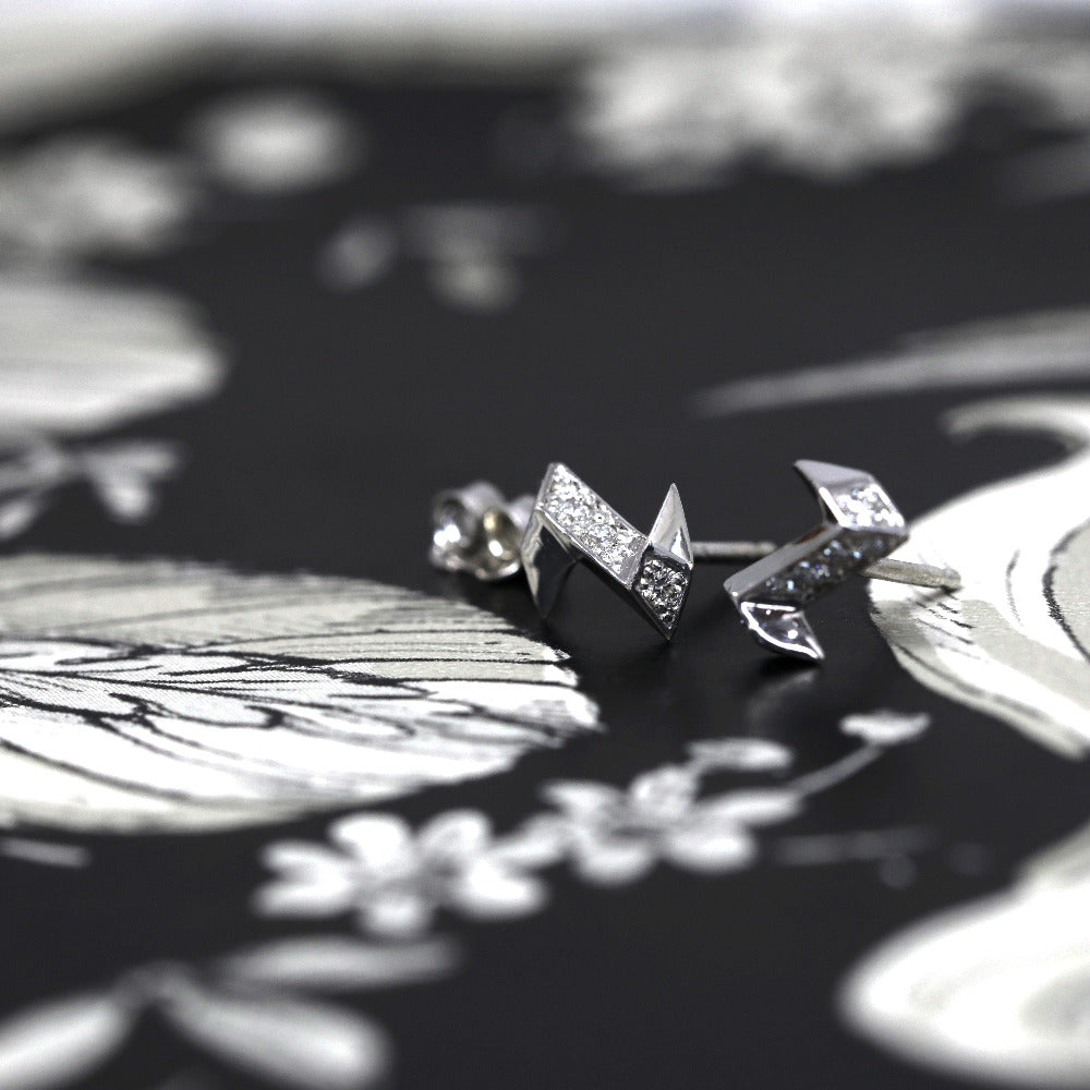 Silver stud earrings and round diamond Bena Jewelry Montreal