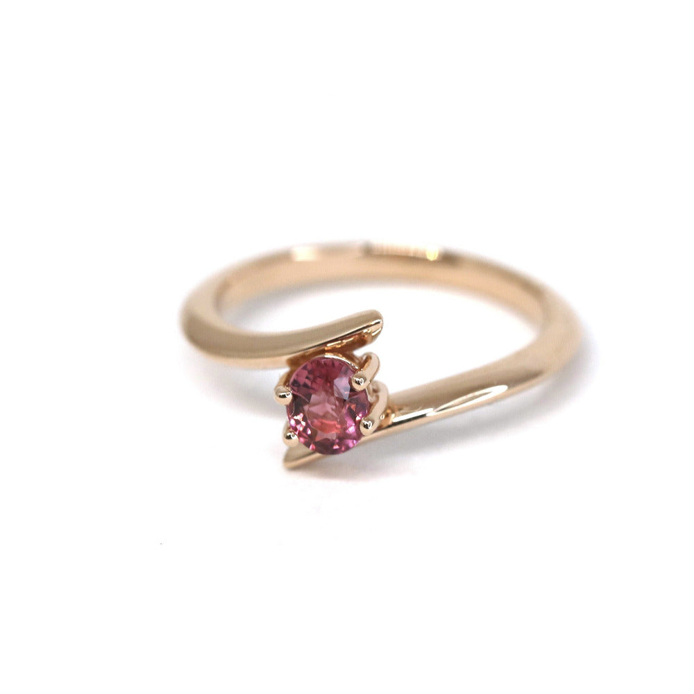 bena jewelry rose gold ring pink tourmaline engagement ring montreal made fine jewelry deisgner oval red pink tourmaline designer ring montreal
