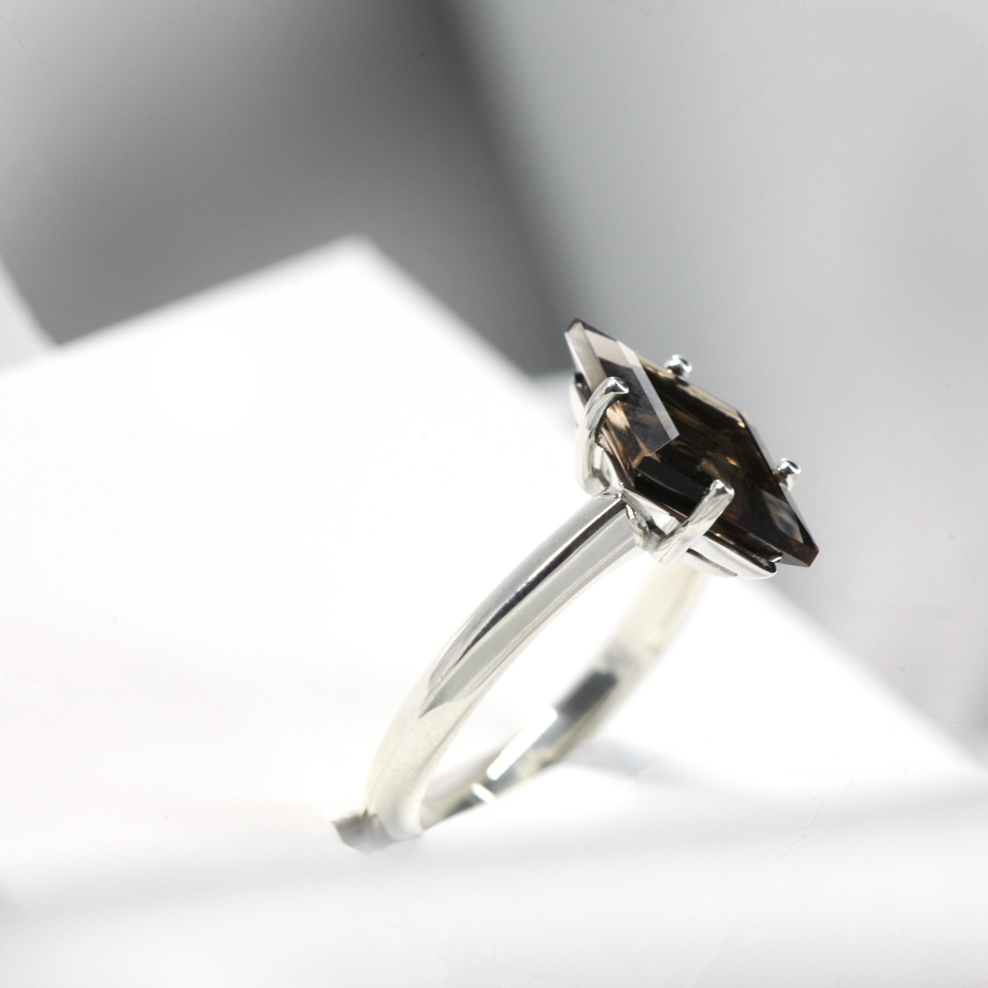 Side view of bena jewelry smoky quartz silver cocktail ring fine jewelry montreal handmade in canada bold gemstone jewelry design light brown gemstone simple fashion look bena jewelry color gemstone jewels little italy montreal jeweler canada