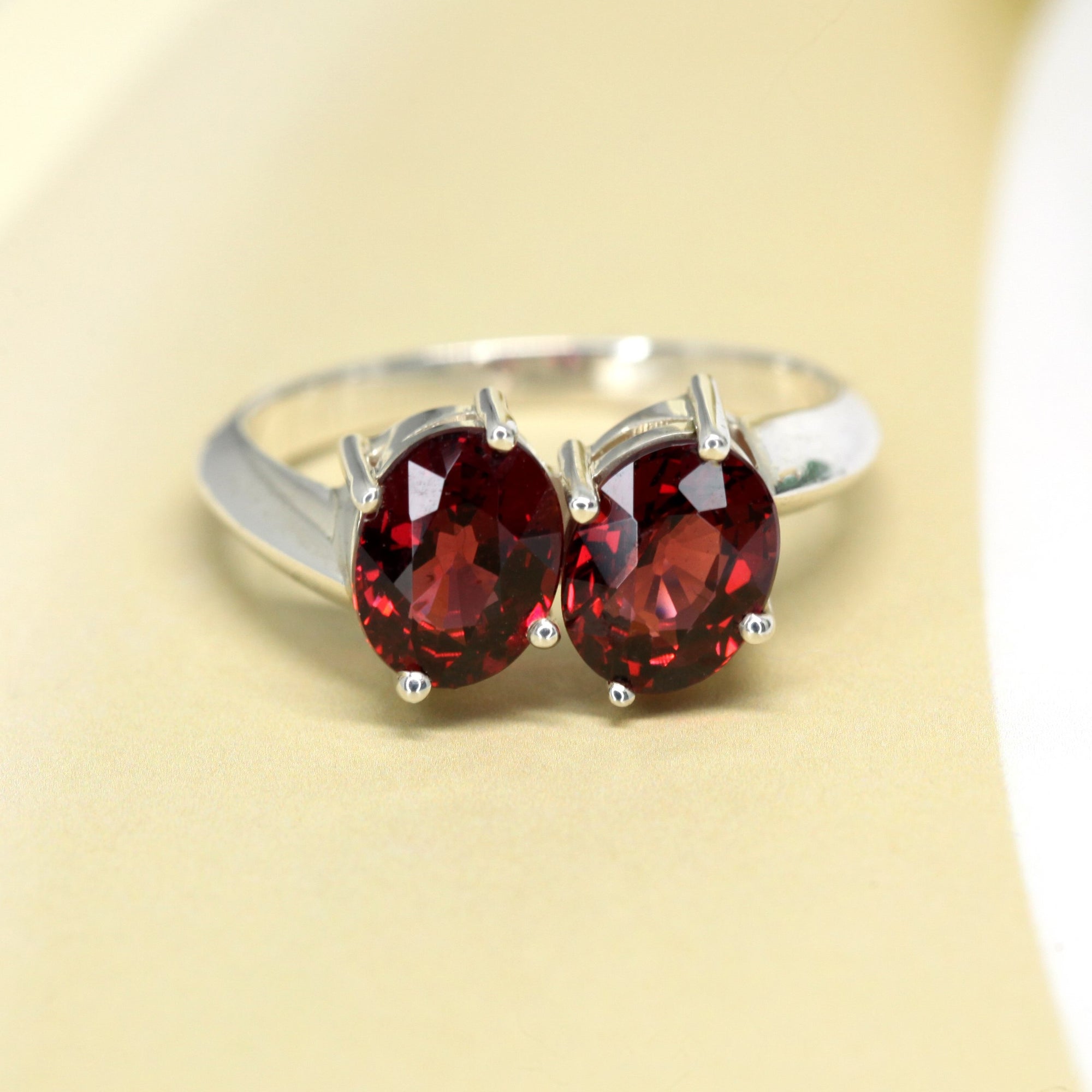 cocktail ring bena jewelry red garnet toi et moi ring montreal handmade jewelry deep red natural color garnet gemstone ring little italy jewelry studio custom made color gemstone jewelry montreal
