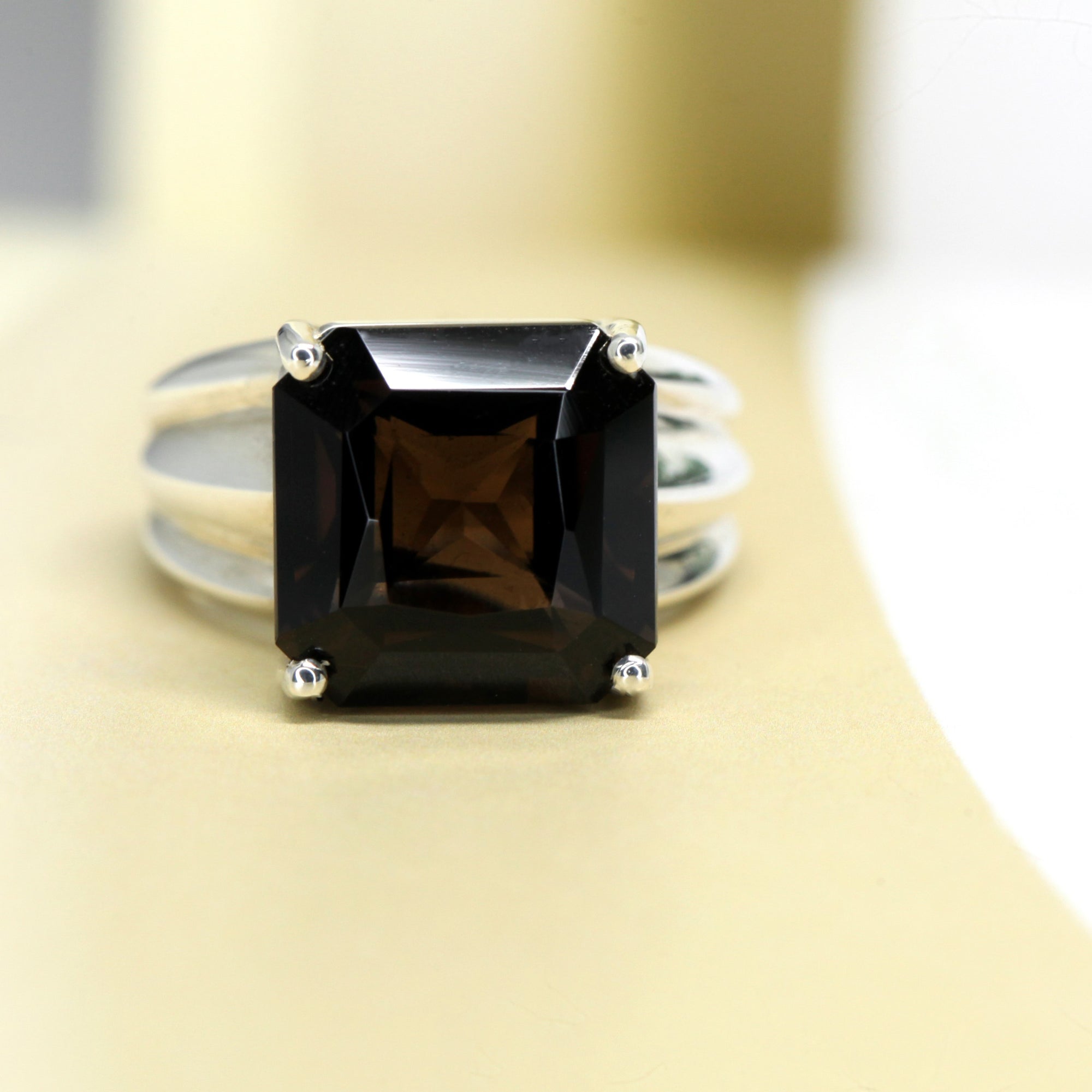Front view of cocktail ring bena jewelry edgy color gemstone ring fine jewelry made in montreal color gems brown gemstone cocktail ring bena jewelry montreal made in canada silver fine jewelry