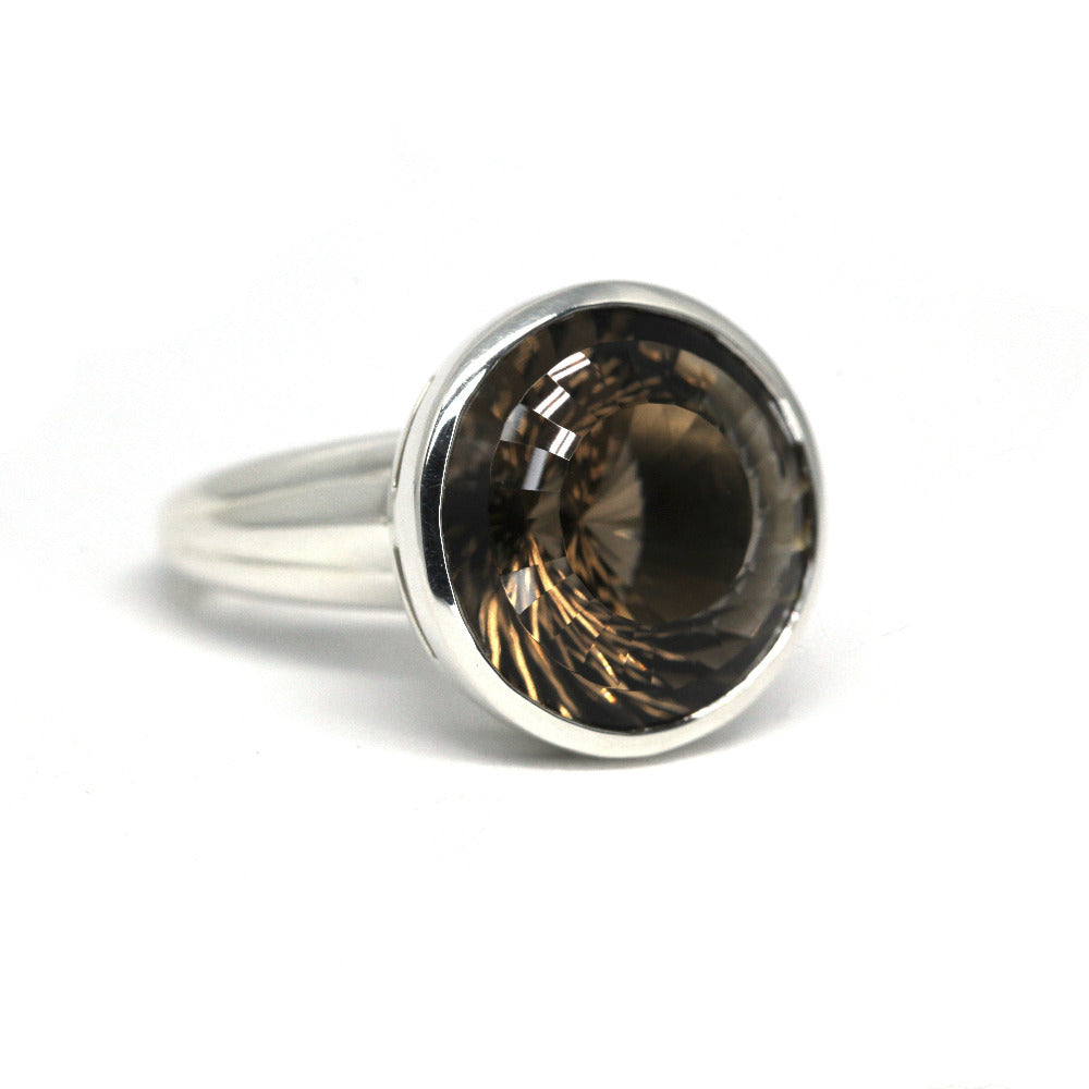 Side view of Bena Jewelry Cocktail ring Silver Smoky Quartz Jewerly Desiger Montreal Ruby Mardi Jeweler Little Italy Montreal