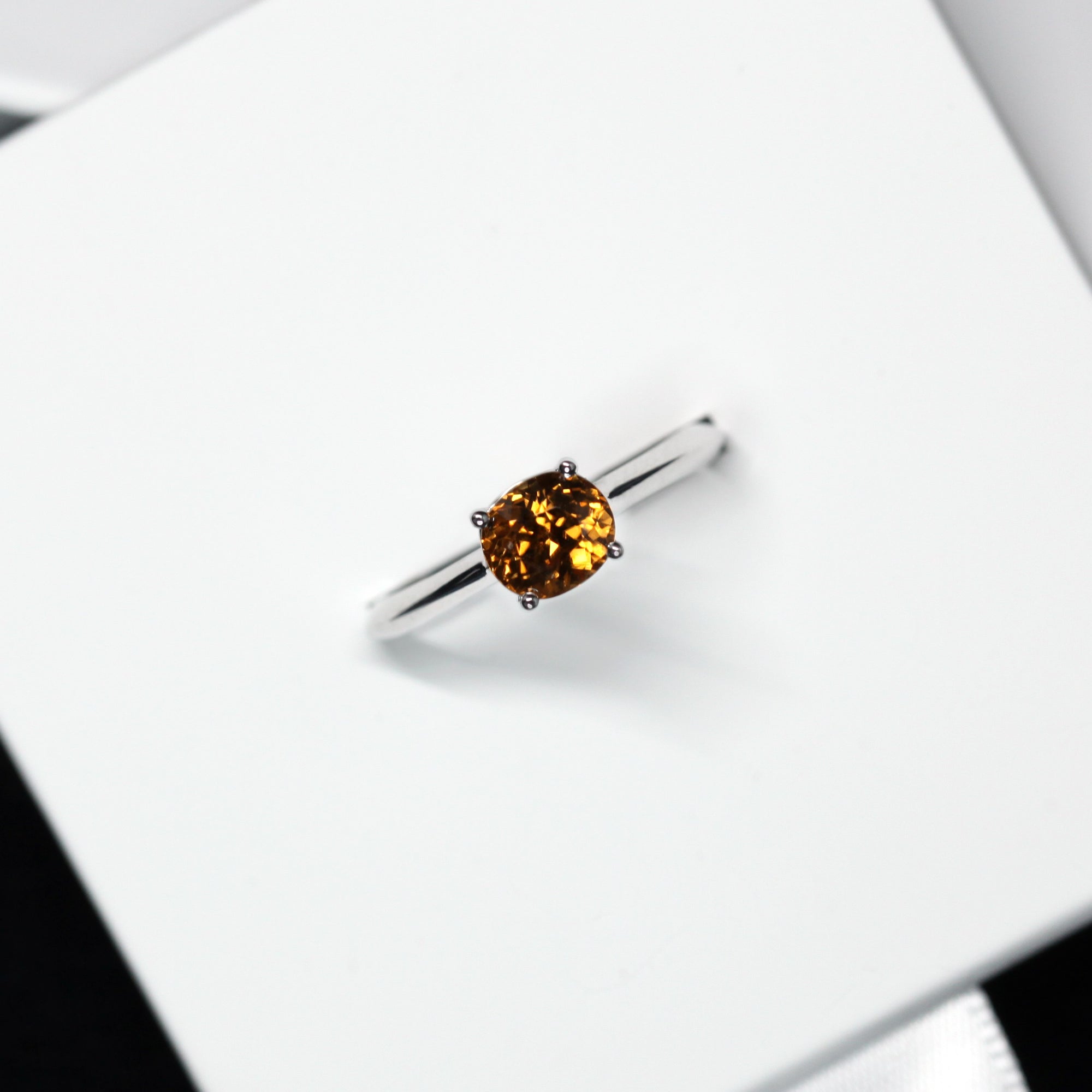 top view of bena jewelry oval shape orange gemstone engagement ring montreal fine bridal jewelry bena jewelry montreal little italy jeweler color gemstone natural zicon orange color whit gold ring
