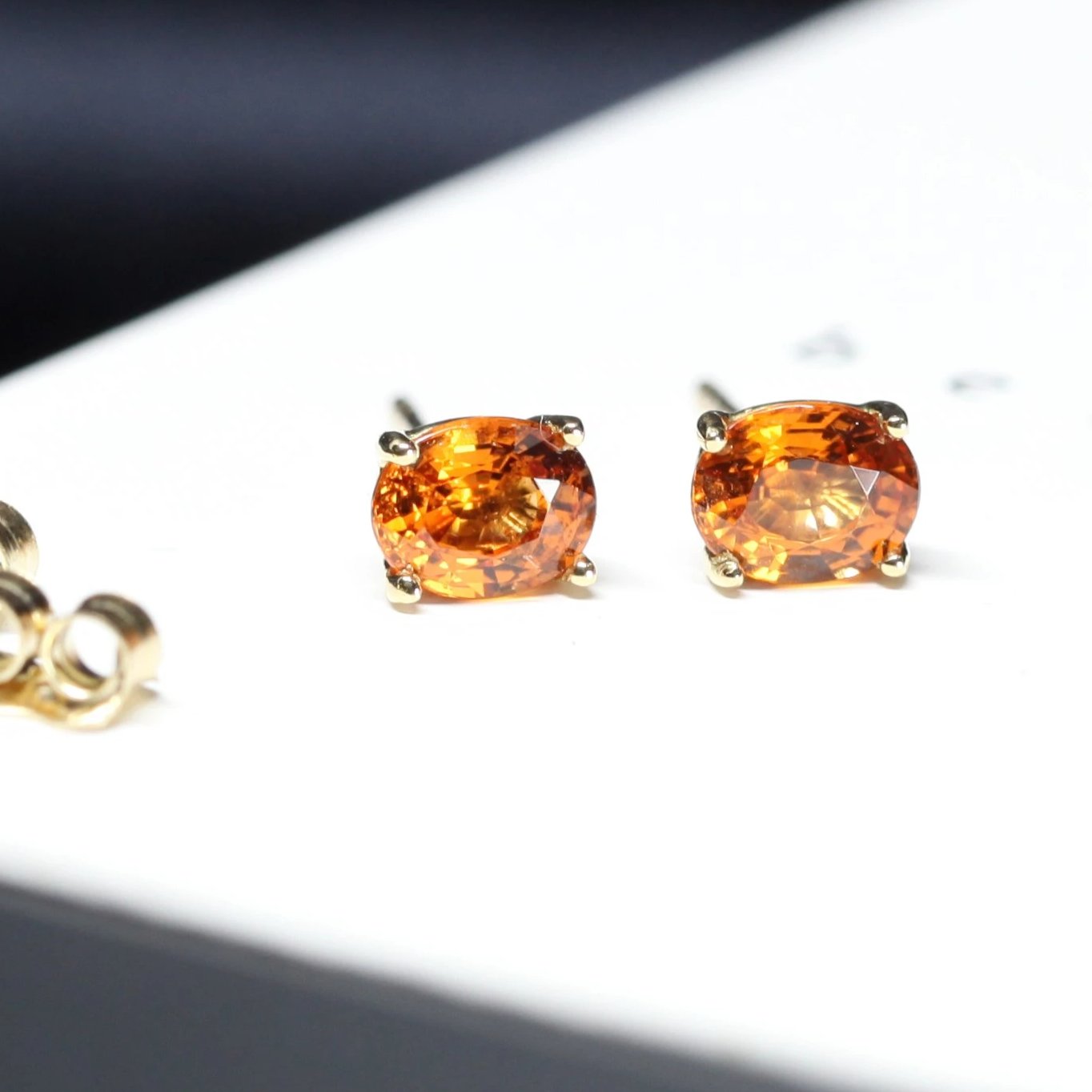 bena jewelry oval shape orange gemstone garnet natural vivid orange color yellow gold gemstone stud handamde in montreal minimalist unisex fine color gemstone jewelry montreal handmade in canada litte italy jewelry designer