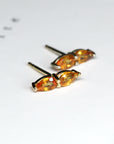 Double orange sapphire pear shape gemstone stud earrings yellow gold fine jewelry montreal minimalist gemstone jewelry montreal made in canada fancy gems jewelry unisexe edgy fine simple earrings with pear orange saphirre