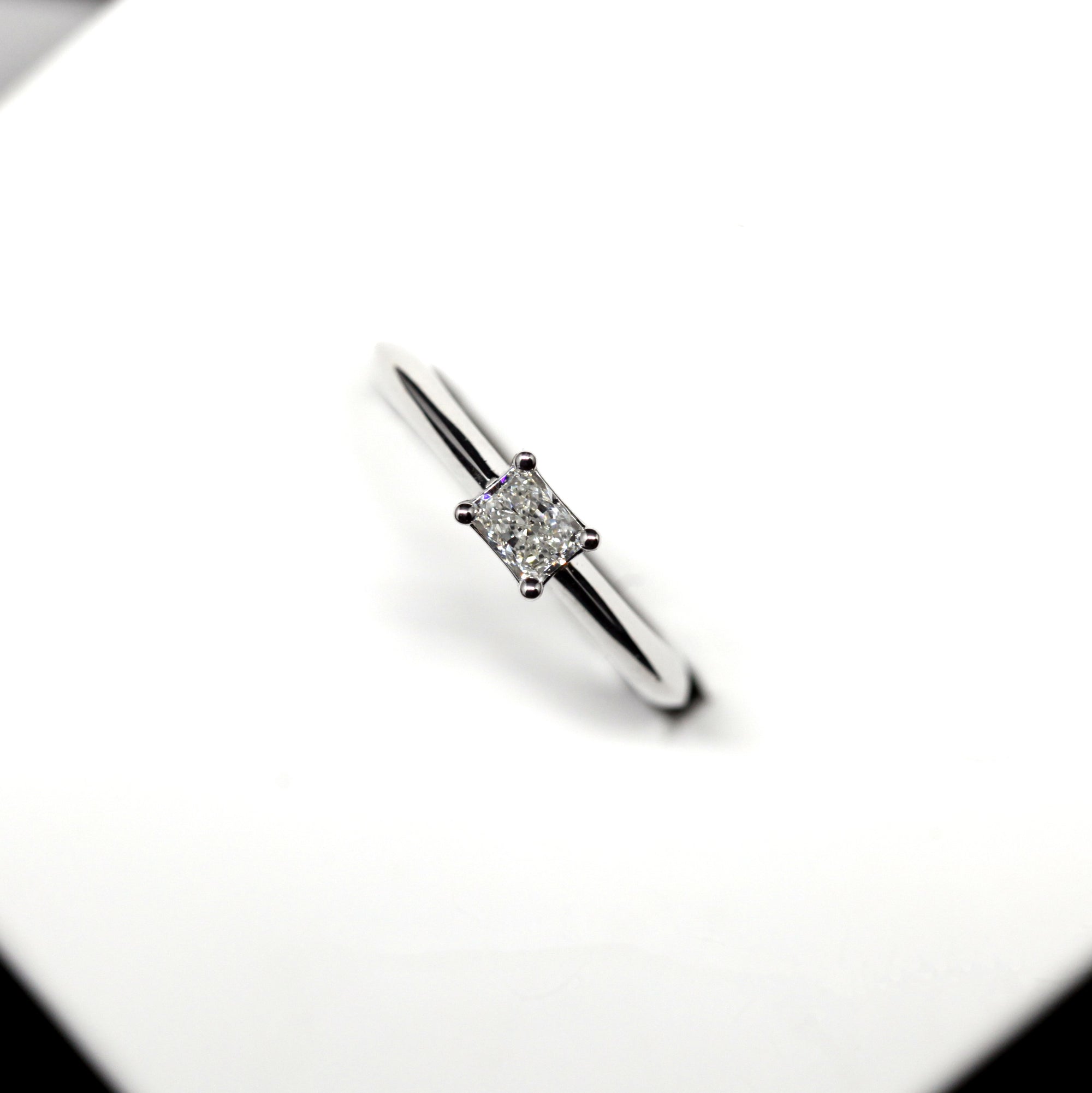 White Gold Ring Radiant Diamond - 0.30 ct