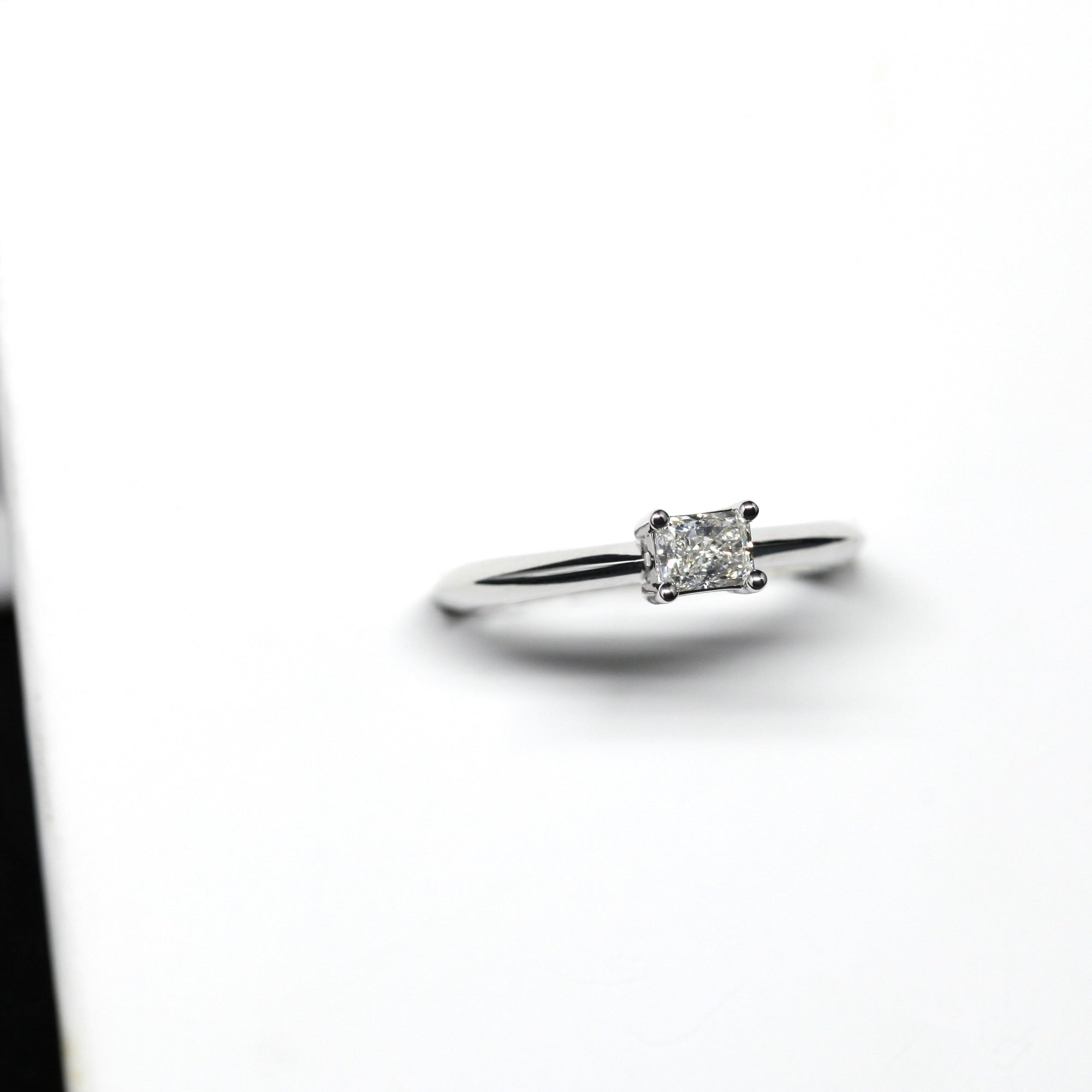 White Gold Ring Radiant Diamond - 0.30 ct