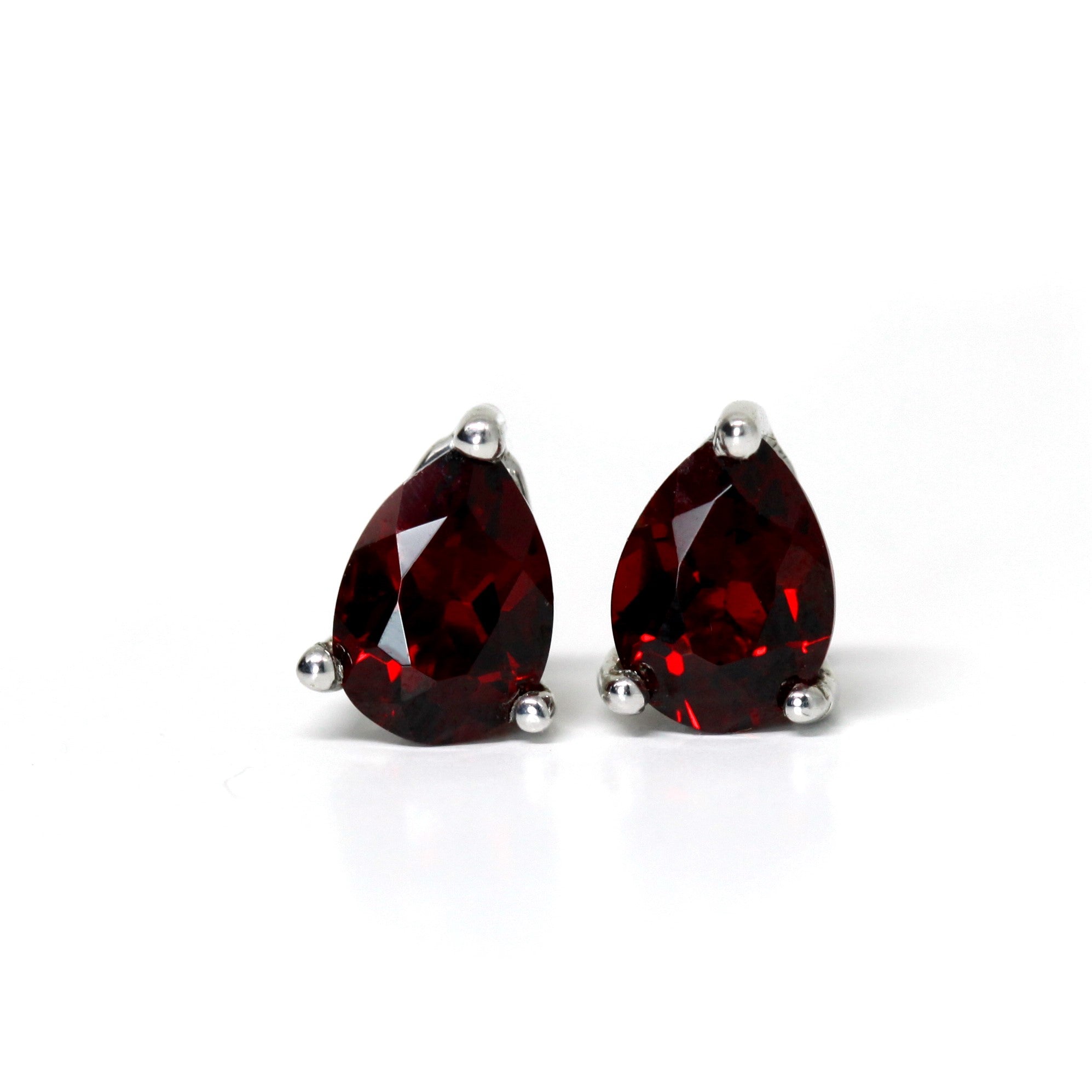 Pyrope Garnet Pear Shape Stud earrings bena jewelry montreal fine jewelry custom made color gemstone jewelry garnet jewelry bena jewelry red pear shape minimalist red garnet gemstone jewelry