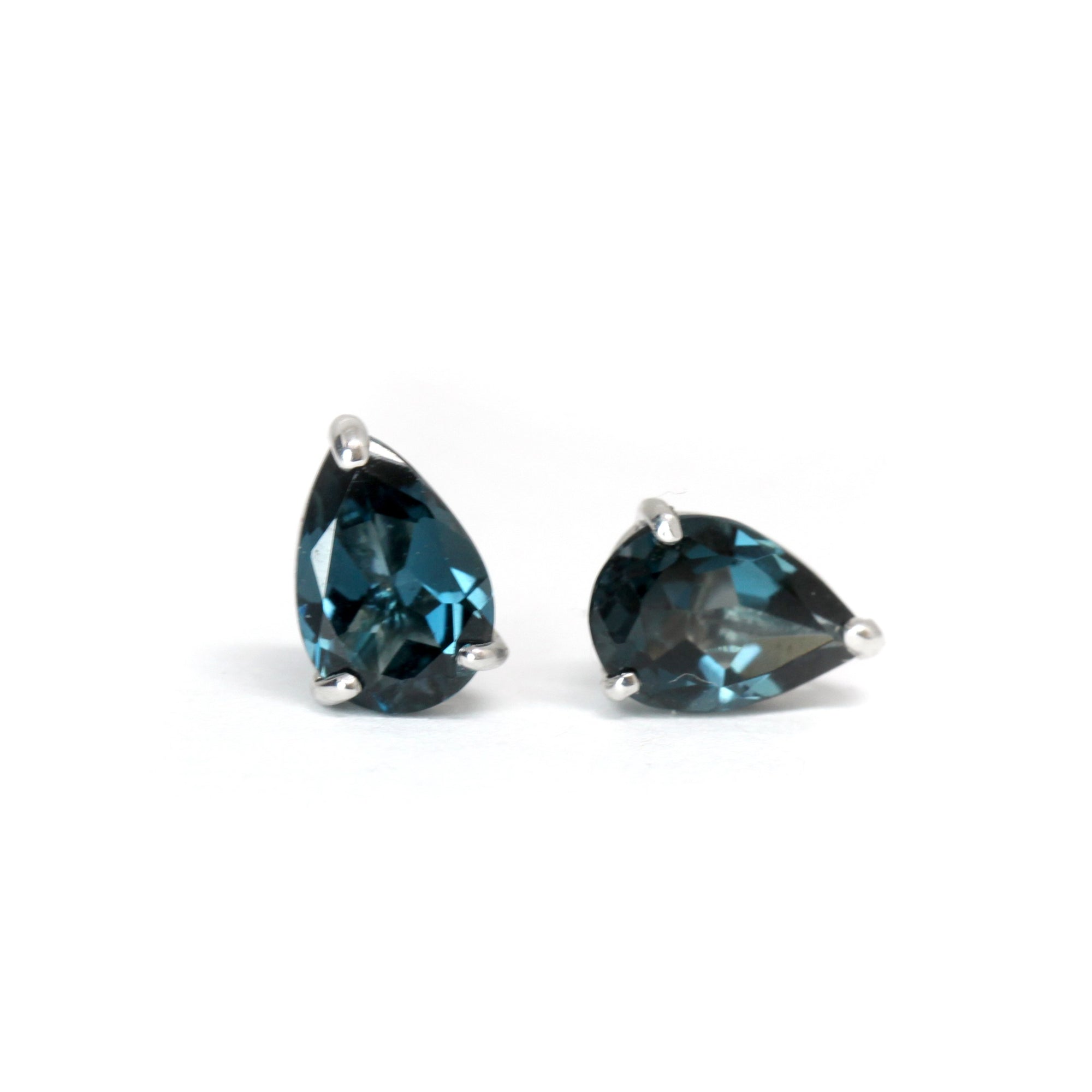 Front view of topaz gemstone stud earrings pear shap color gemstone minimalist jewelry night blue gemstone drop shape custom made color gems specialist montreal handmade in canada bena jewerlry