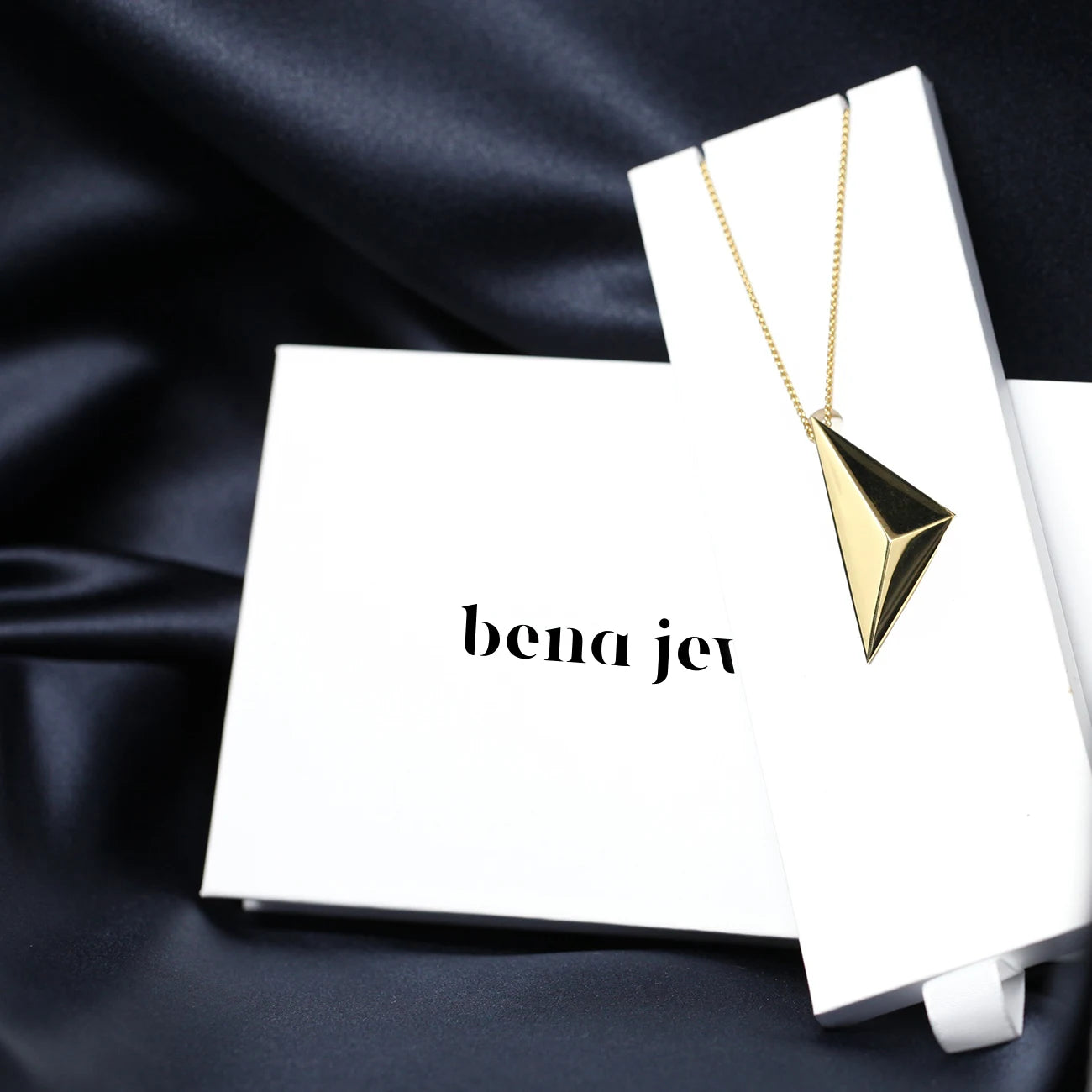 Front view of edgy pyramidal pendant montreal made in canada vermeil gold silver plated jewelry design in the jewelry box packaging custom made in montreal canada fine jewelry design luxury experience