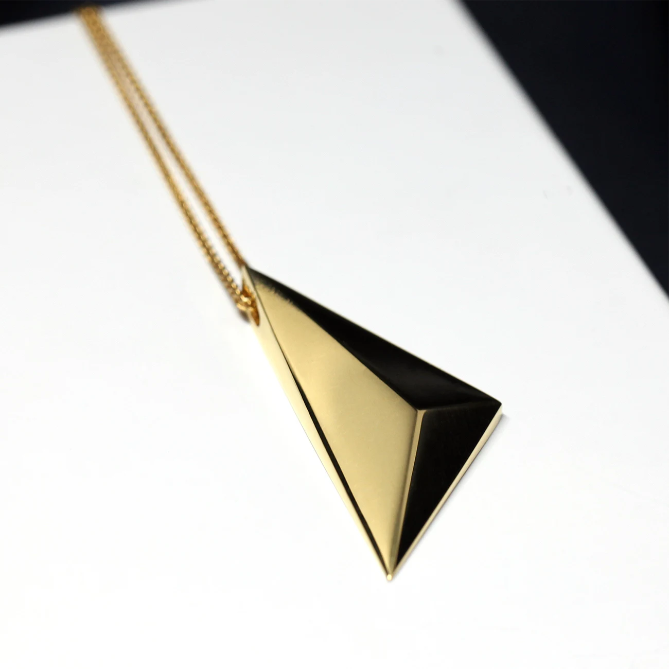 Edgy pendant vermeil gold sharp unisexe minimal jewelry yellow gold plated silver pendant little italy jeweler sharp edge monteal minimalist fashion jewelry design custom handmade in montreal canada