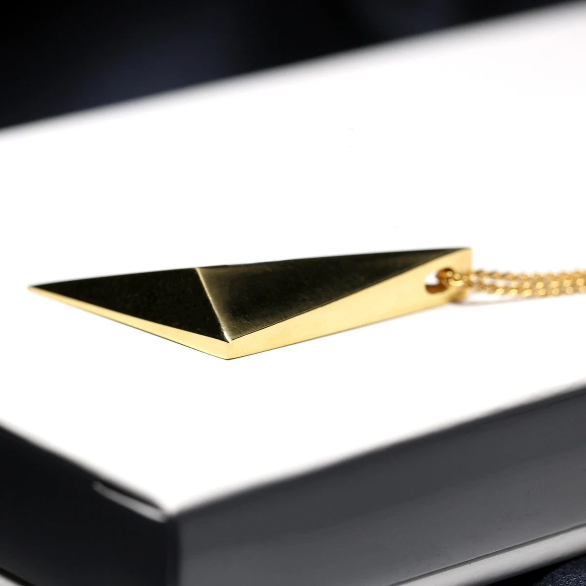 Side view of arty pendant edgy collection bena jewelry montreal custom made jewelry unisexe minimalist simple luxury pendant montreal made in canada simple shape silver yellow gold plated jewelry timeless design pyramidal shape gold jewelery