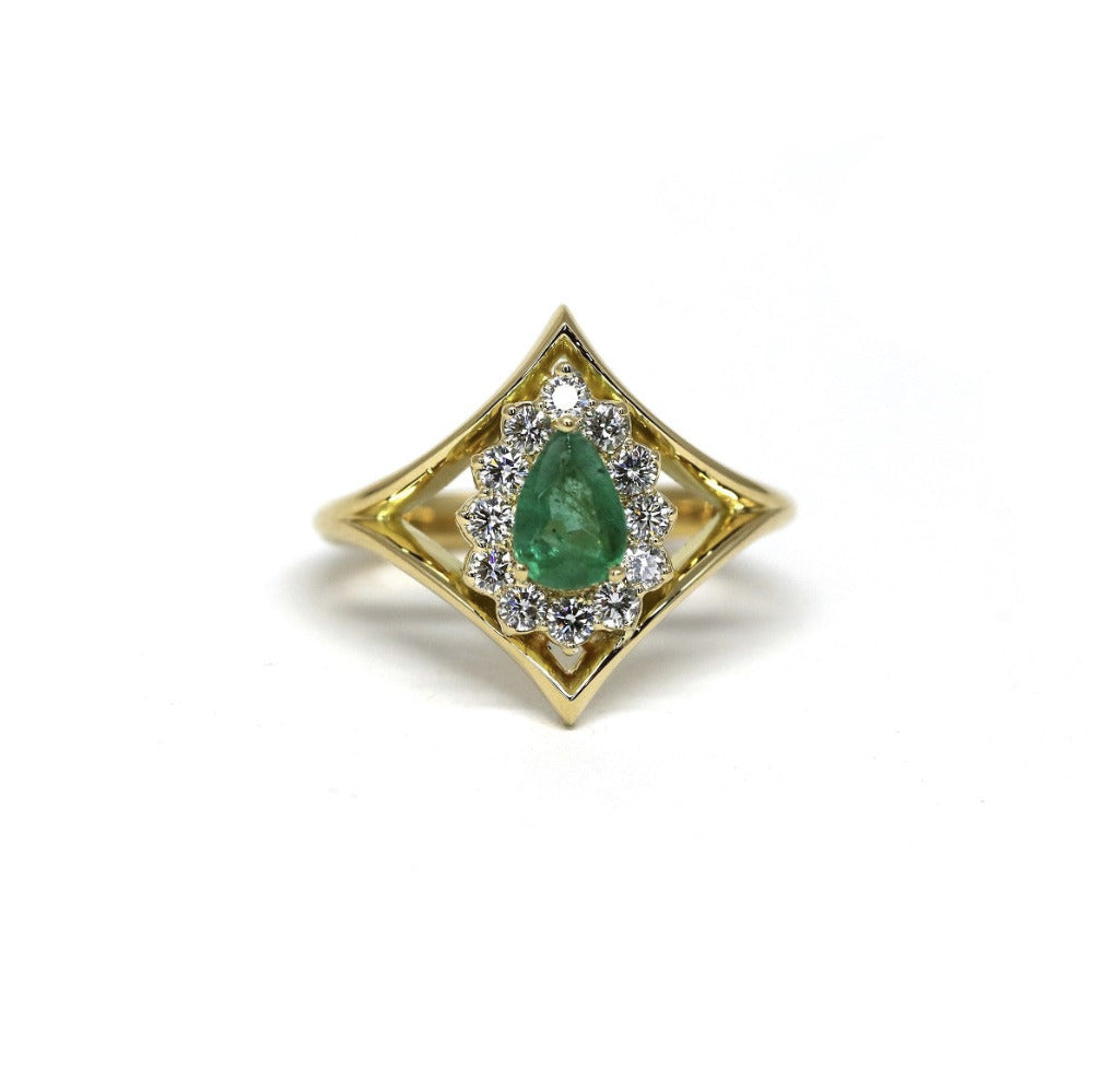 Front view highlighting the elegant proportions and bold green of the emerald in this custom ring by Bena Jewelry. Crafted in Montreal, Canada.