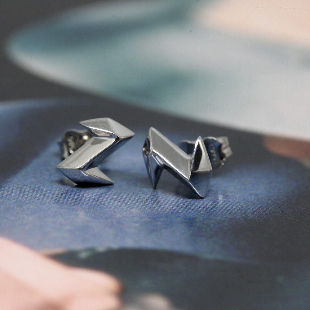 Side view of these unisex and bold small studs earrings made in white gold. Fine jewellery and modern design made in Montreal.