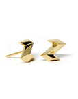 Top-down view of gold stud earrings – A refined, unisex jewelry design blending minimalism and bold geometry.