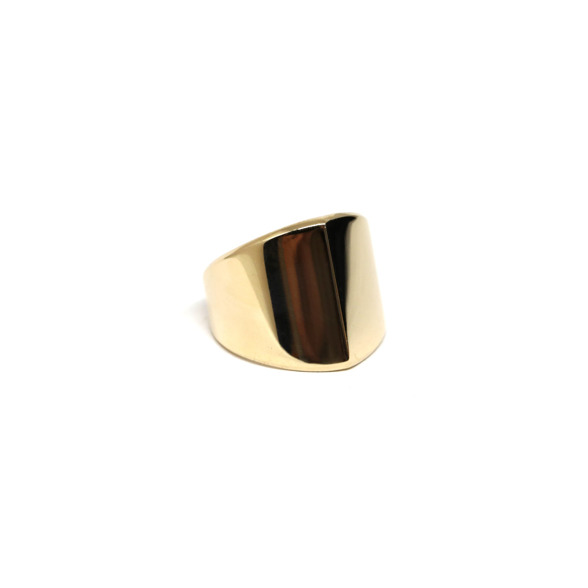 Top-down view of boxy gold ring – A statement unisex ring with clean lines and a minimalist aesthetic, crafted by Bena Jewelry.