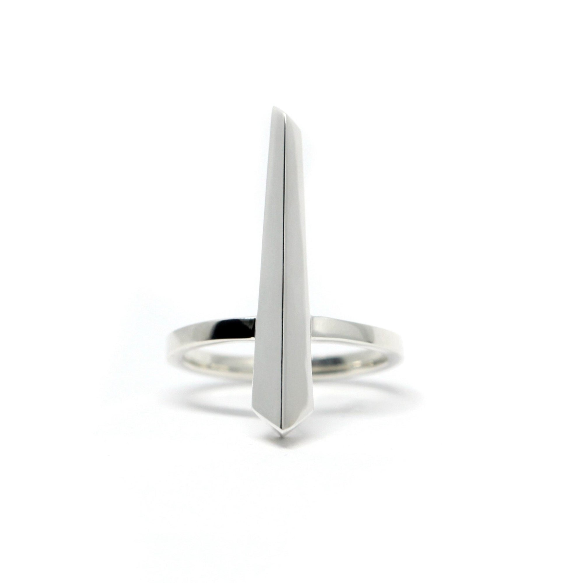 Peak Ring in White Gold on white background – A sculptural and modern white gold ring with a bold, edgy aesthetic. Handmade in Montreal by Bena Jewelry.