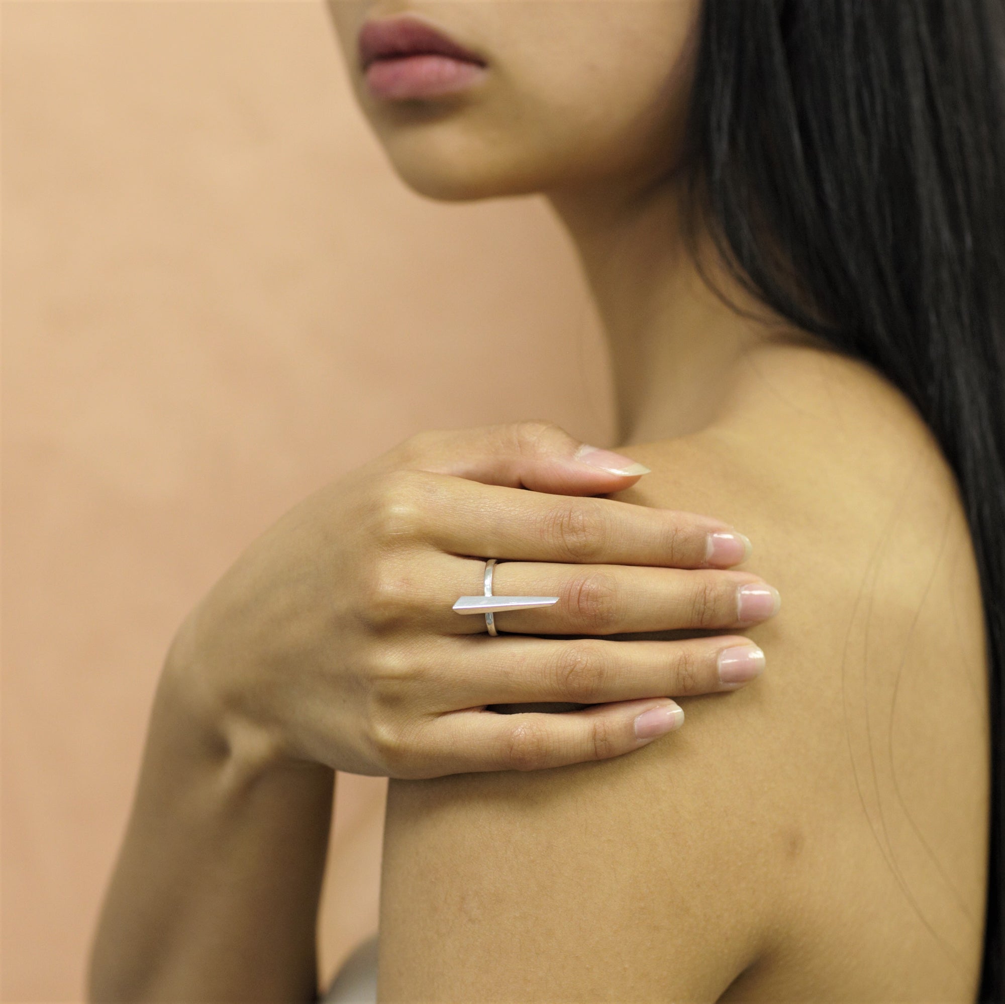 Close-up of girl wearing Peak Ring in White Gold – A refined and powerful unisex ring with a sharp, elongated structure.